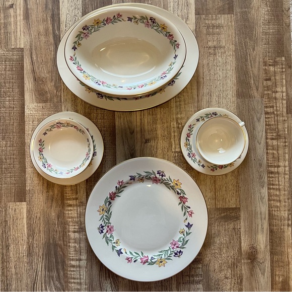 Pickard Other - Pickard China Floral Patterned 30 Piece Dinnerware Set